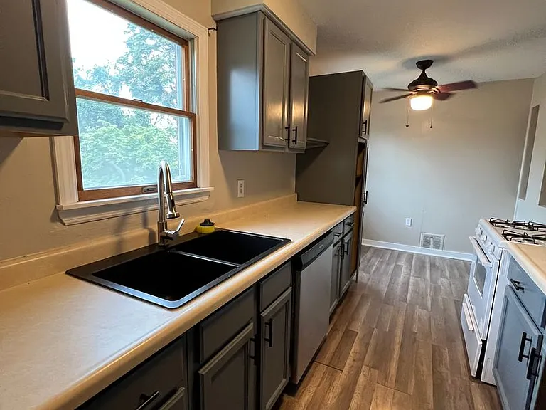 2901 Leola Ave — Photo 13