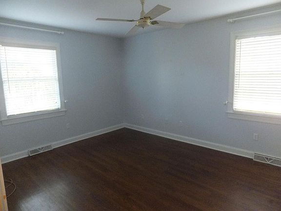 2nd image of 428 Oakmont Ln