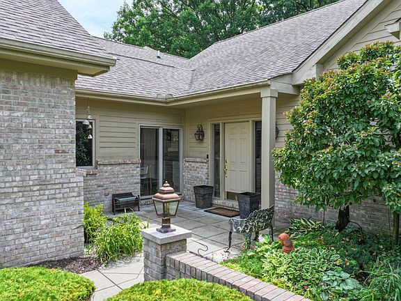 3rd image of 8116 Hawkcrest Dr