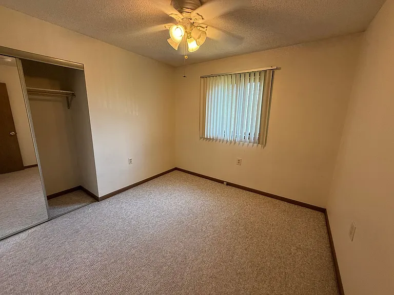1633-1645 N Country Club Rd — Photo 10