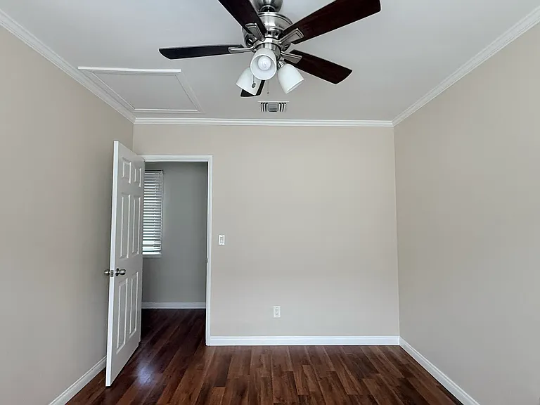 4112 W Victory Blvd — Photo 11