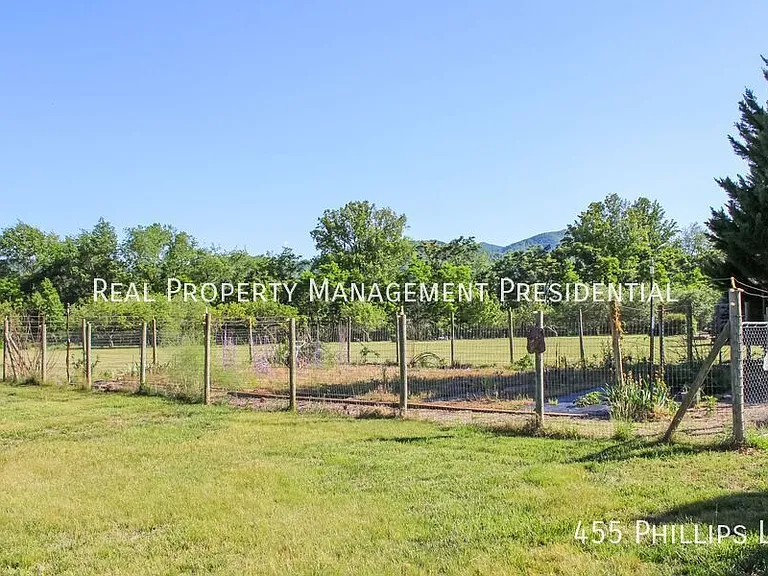 455 Phillips Ln — Photo 23