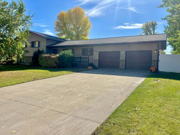 1002 6th St SW, Roseau, MN 56751