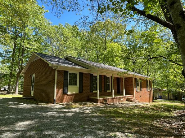 106 Downing Ct, Chapel Hill, NC 27516