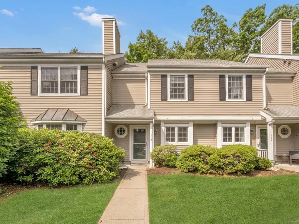 41 Tamarack Avenue APT 119, Danbury, CT 06811