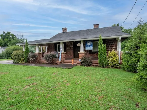 5102 Old Walkertown Rd, Winston Salem, NC 27105