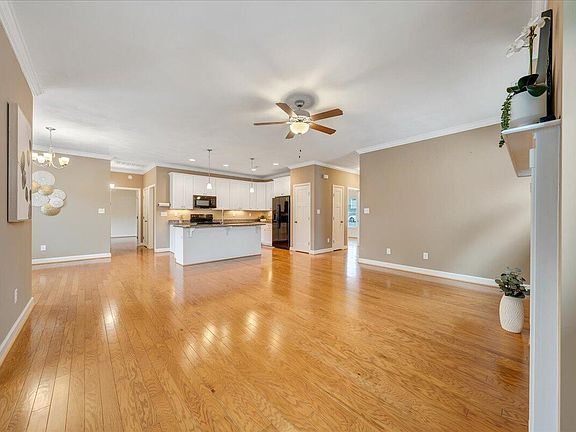 4th image of 7931 Carriage Park Dr