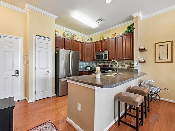 3rd image of 7330 Maple Ave APT 135