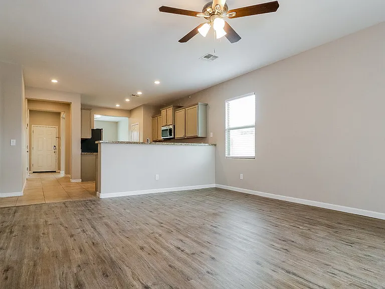 25446 W Carson Dr — Photo 4
