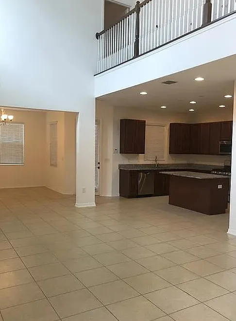 4 bed, 2098 sqft, $3,000 — Photo 4