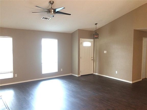 4th image of 7420 Deer Park Dr