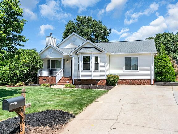 3rd image of 413 Fairdale Dr