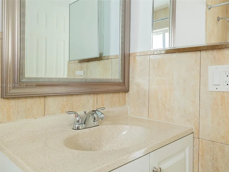 1091 SW 4th St #2 — Photo 15