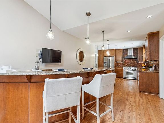 3rd image of 170 Classen Dr