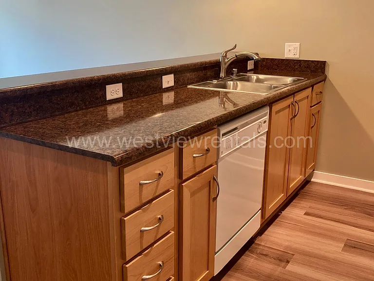 200 E Maple St — Photo 360