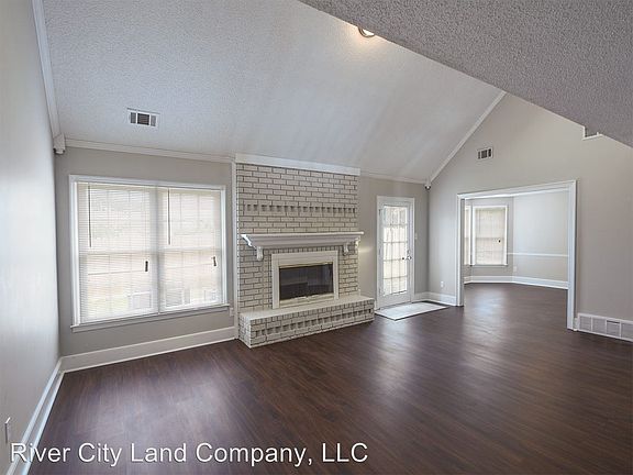 3rd image of 6744 Devenshire Ln