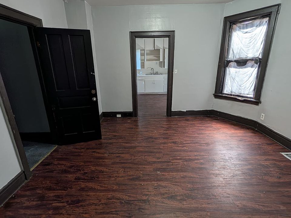 1st image of 65 Rose St #1