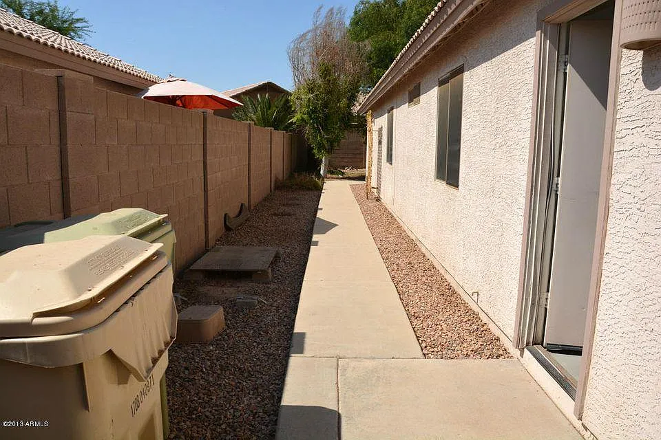 3 bed, 2058 sqft, $1,950 — Photo 3