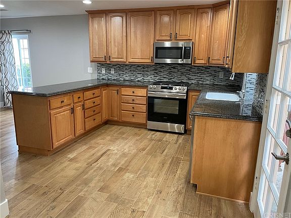 5th image of 4358 Willow Glen St
