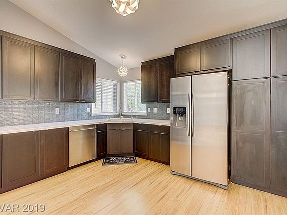 4th image of 857 Sparkle Ray Ave