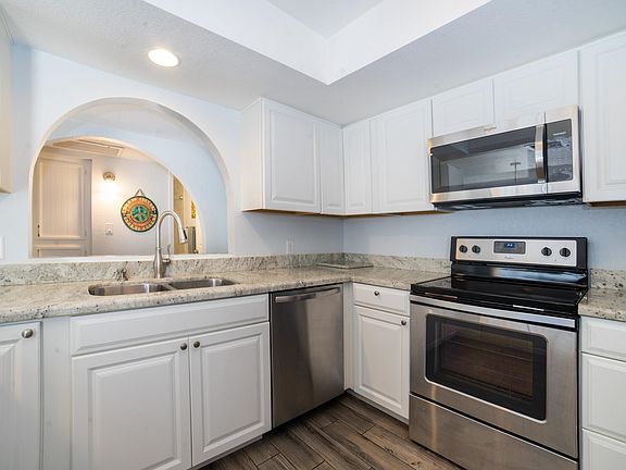 5th image of 433 W 37th St