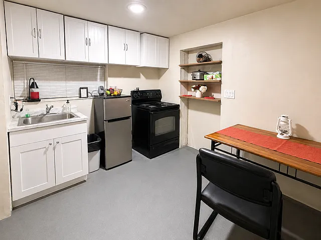 Studio, 250 sqft, $750 — Photo 2