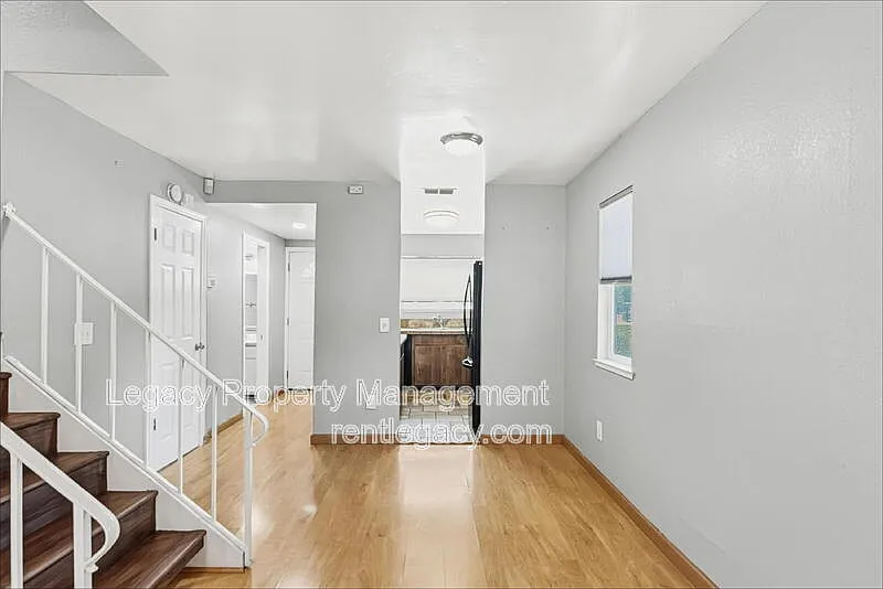 2 bed, 1.5 bath, 944 sqft, $1,695 — Photo 4