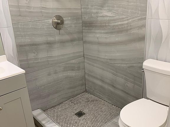 3rd image of 6 Oak Cir