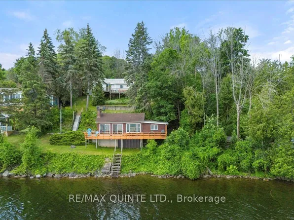 11364 Loyalist Pkwy, Prince Edward County, ON K0K 2T0