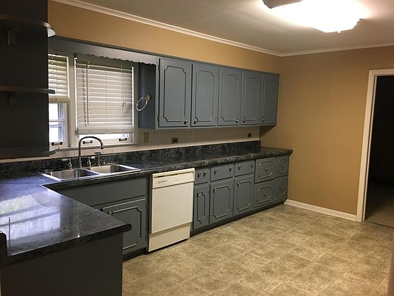 Additional kitchen view