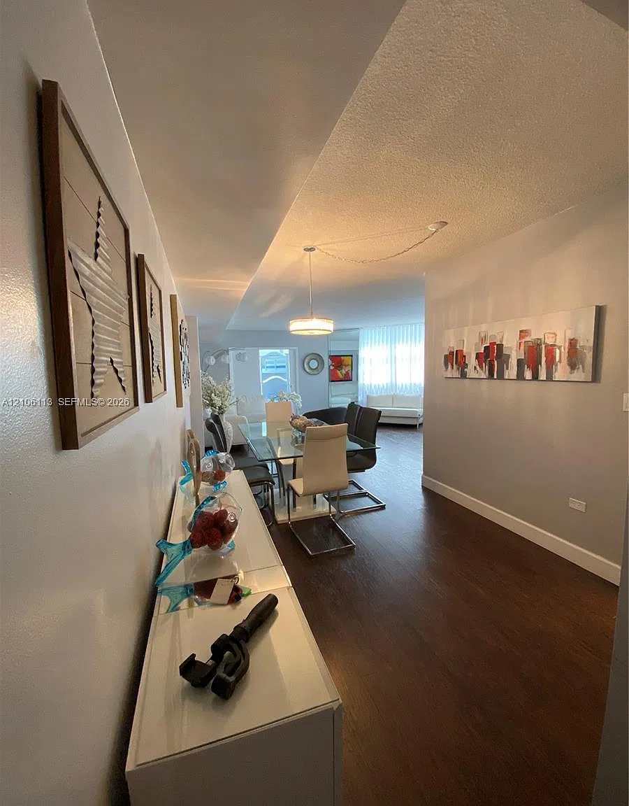Four Ambassadors Condo Ph — Photo 4
