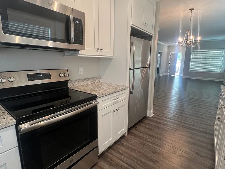 323 Summercreek Cv — Photo 9
