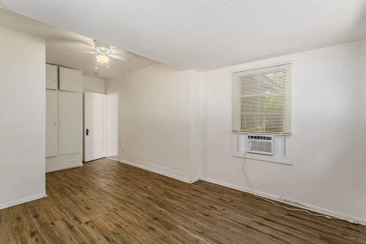 Building Photo - 1359 Jasper Ave #2
