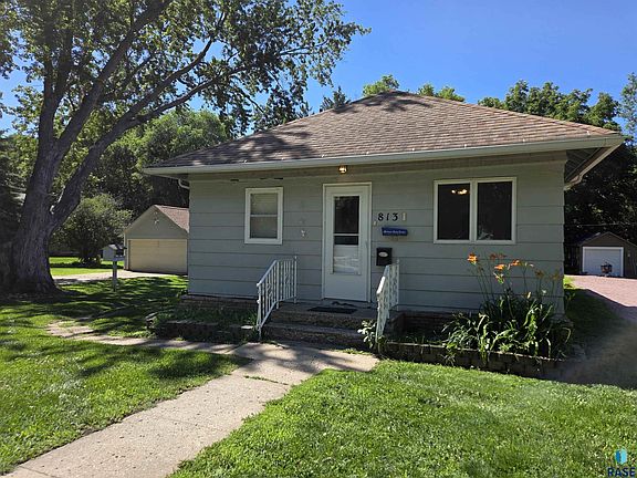 3rd image of 813 E Center St