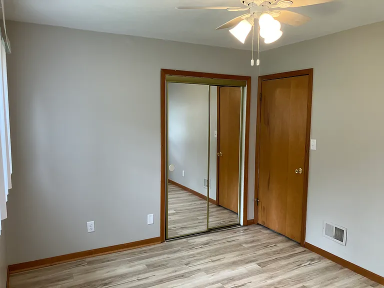 508 E Buckner St — Photo 16