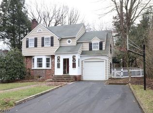 565 Overlook Dr, Wyckoff, NJ 07481