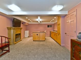 1061 Dearborn Ln, Vernon Hills, IL 60061