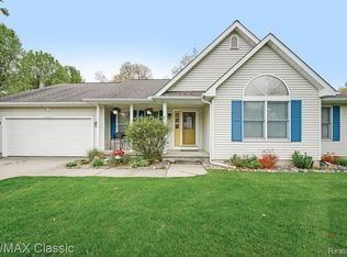 16374 Trotter Ln, Linden, MI 48451