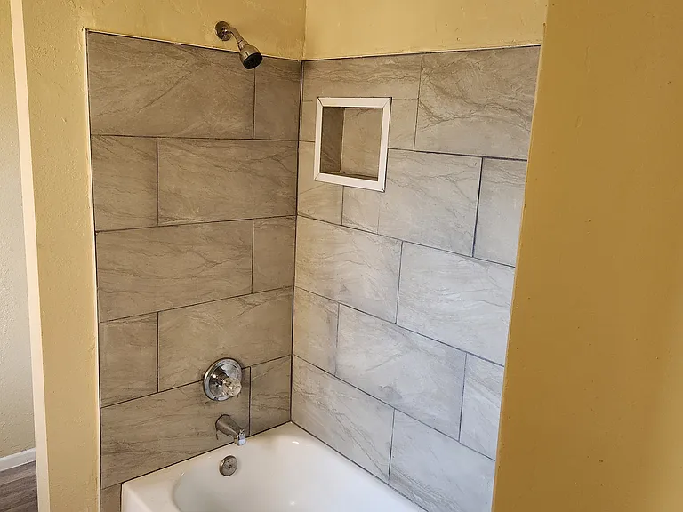 14700 S Berendo Ave #8 — Photo 3