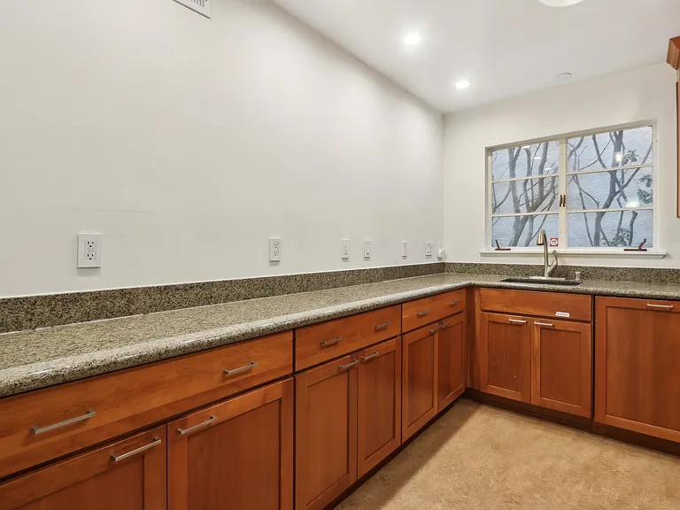 5290 Broadway Ter #102 — Photo 7