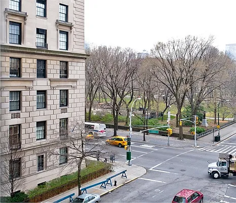 Sold by Sloane Square | media 22