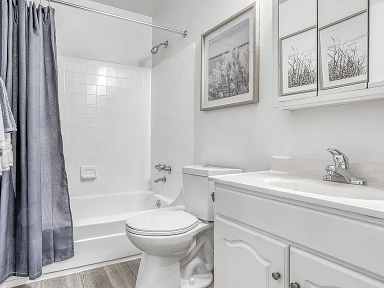 Capital Pointe Apartments — Photo 21