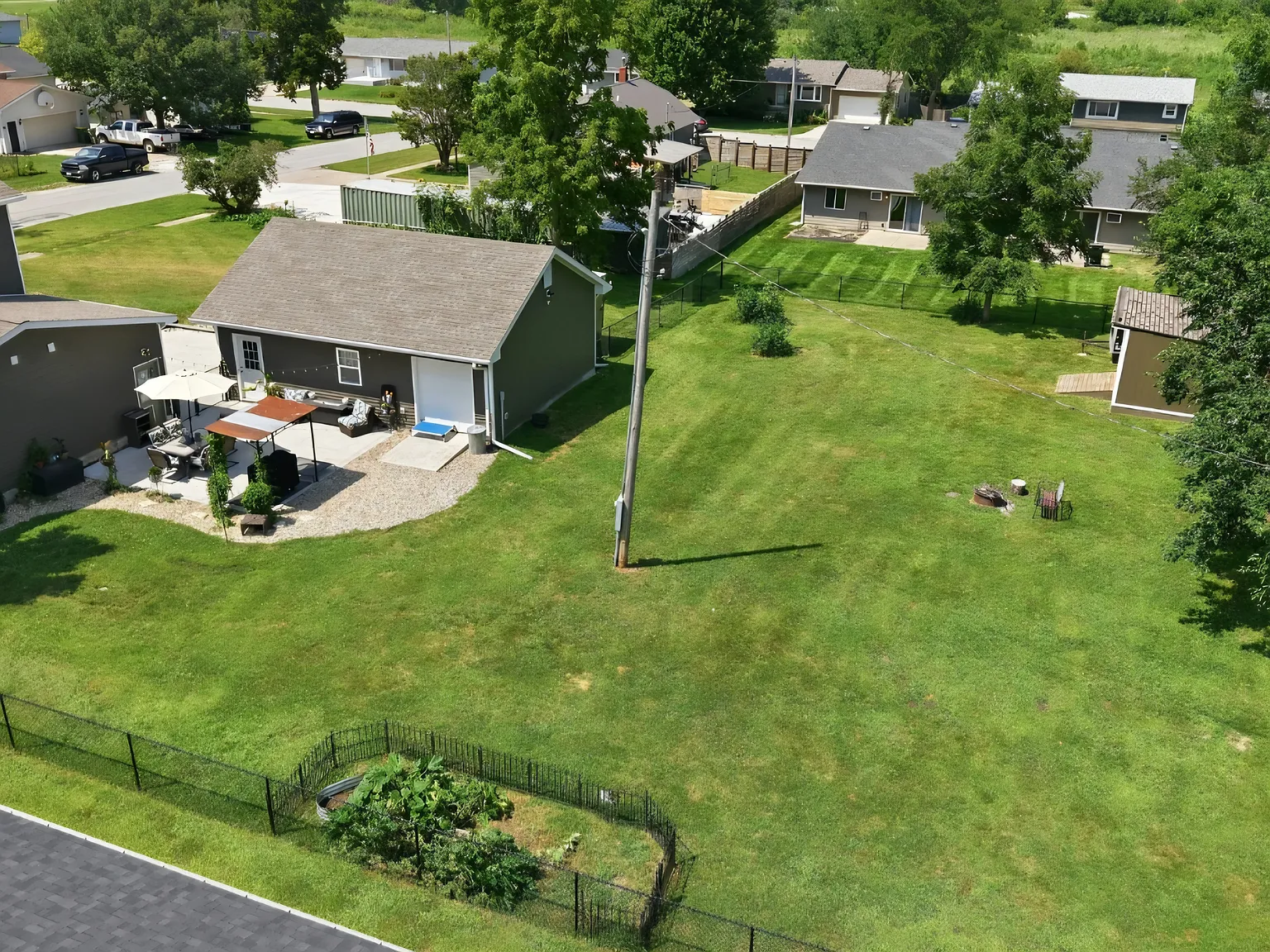 3 bed, 1636 sqft, $2,200 — Photo 2