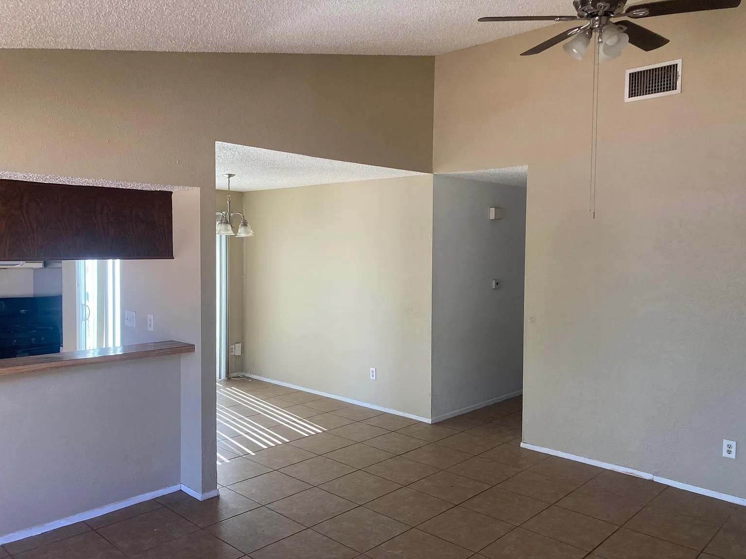 3 bed, 1200 sqft, $1,745 — Photo 2