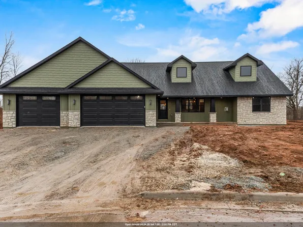 2984 Creekwood Dr, Green Bay, WI 54311