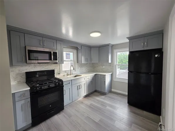 269 Willis Ave #S, Mineola, NY 11501