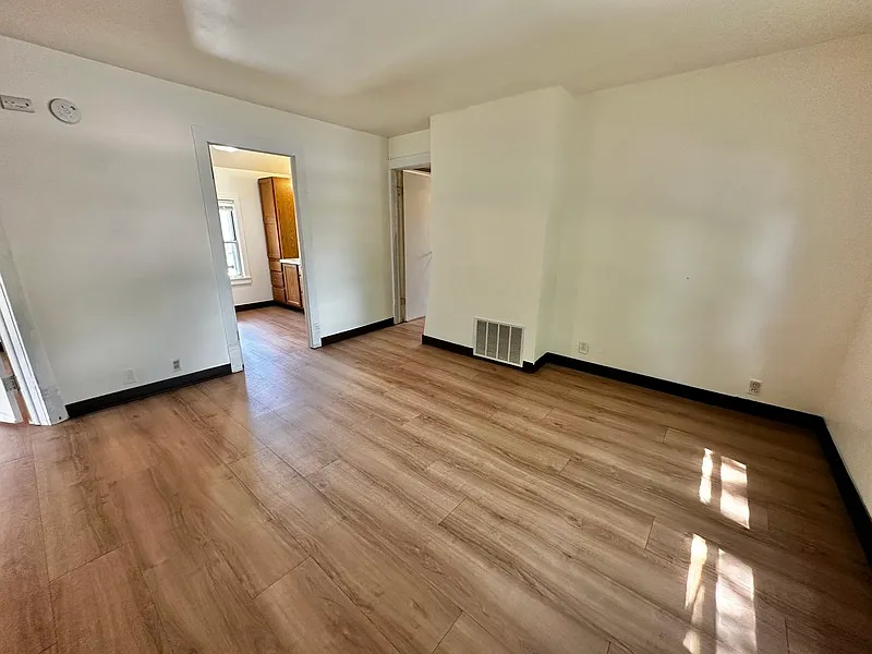 1 bed, 1.0 bath, $725 — Photo 3