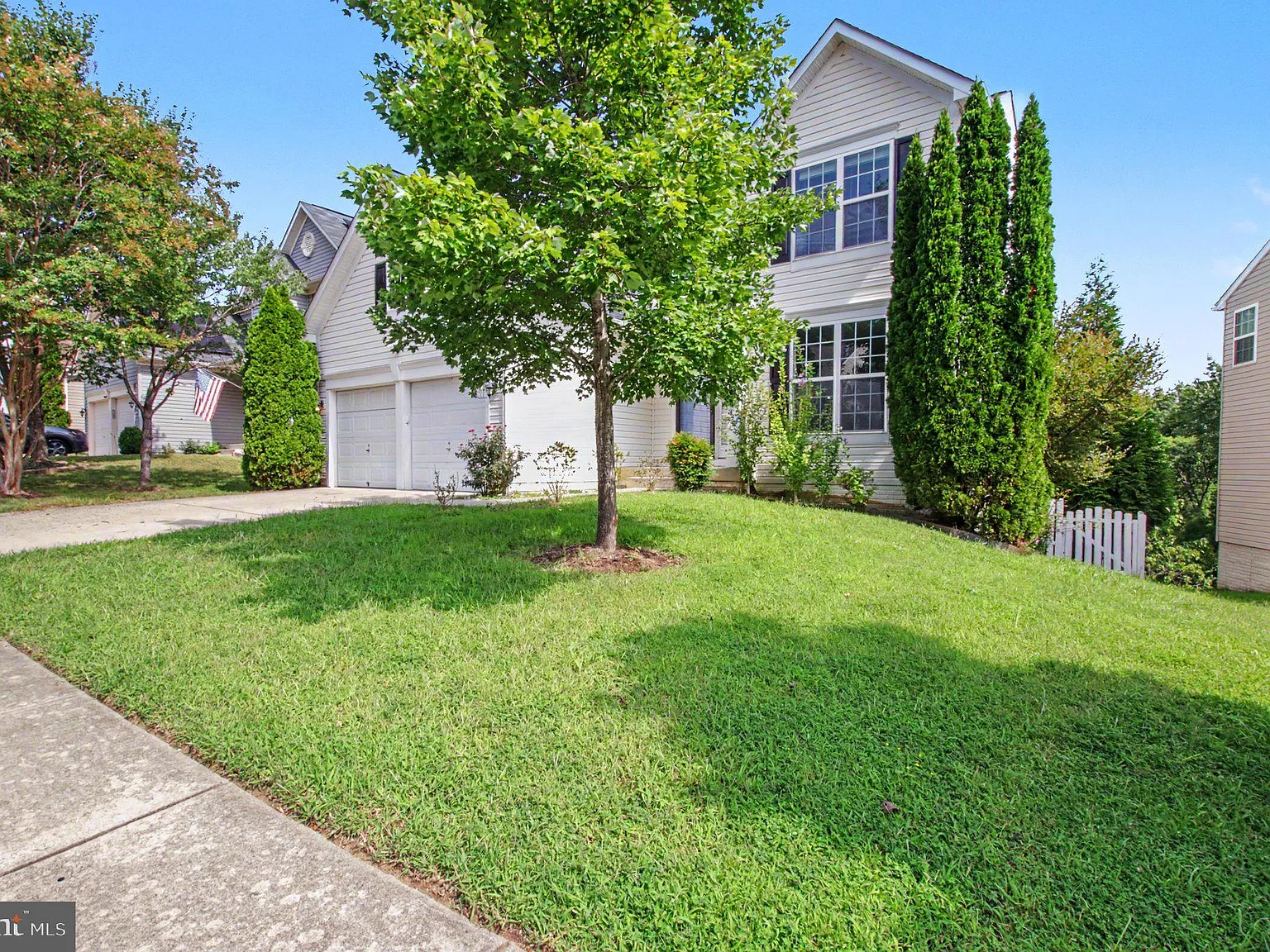 6 bed, 3.5 bath, 2216 sqft, $3,600 — Photo 3