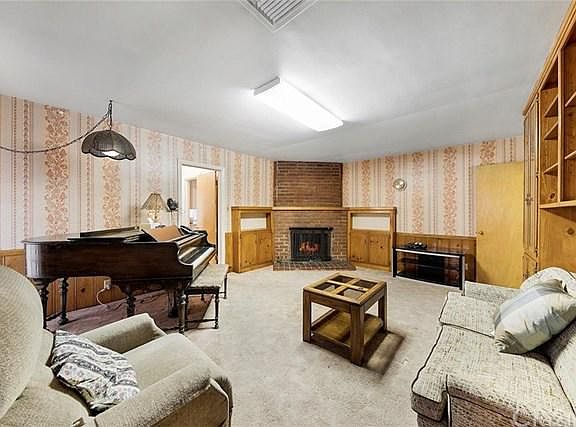 5th image of 1545 N Cypress Ave