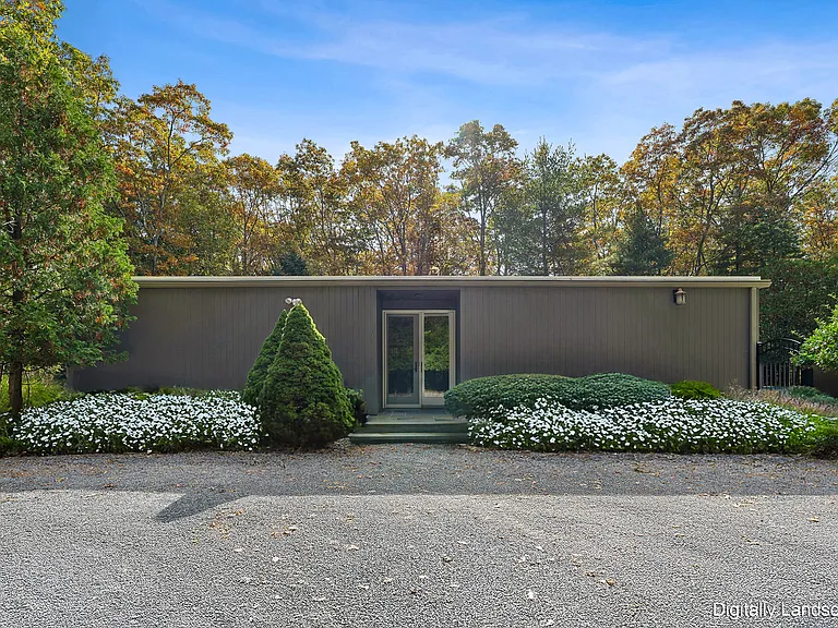 14 Foster Rd — Photo 3